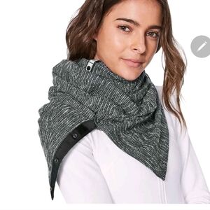 Lululemon Vinyasa Scarf *RuluCoco Pique Black White Like New Versatile Shawl